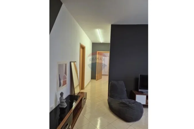 Tirane, jepet me qera apartament 2+1 , 75 m² 550 € (Astir)