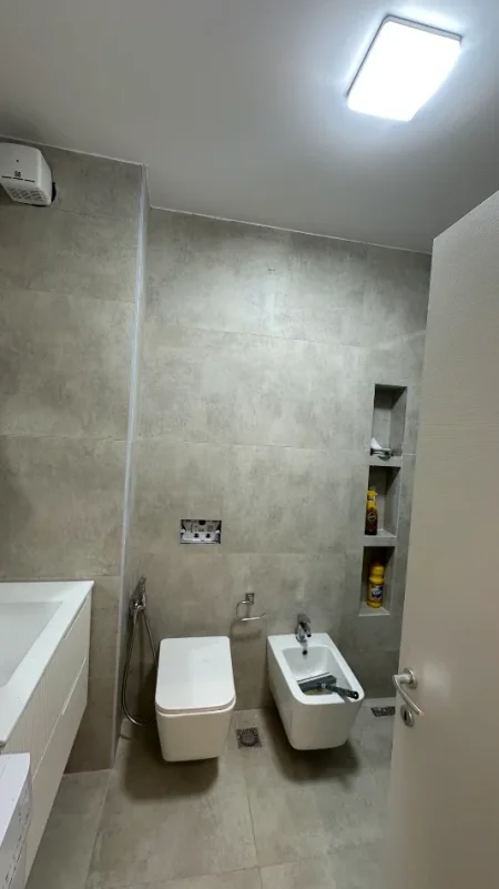 Tirane, jepet me qera apartament 1+1 Kati 1, 65 m² 650 € (Oasis rezidence)