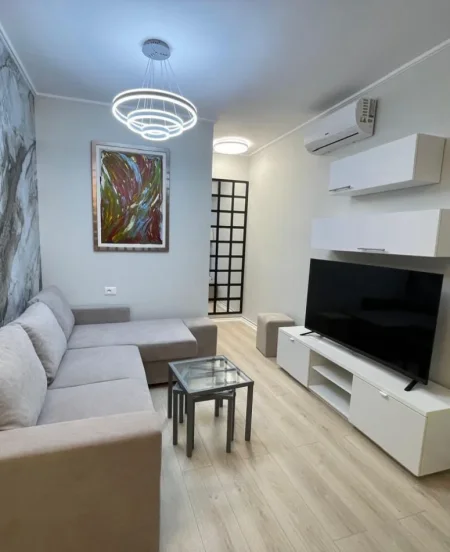 Tirane, jepet me qera Apartament 1+1 Kati 5, 62m², 650 € (Mbi Shkollën e Baletit, Tiranë)