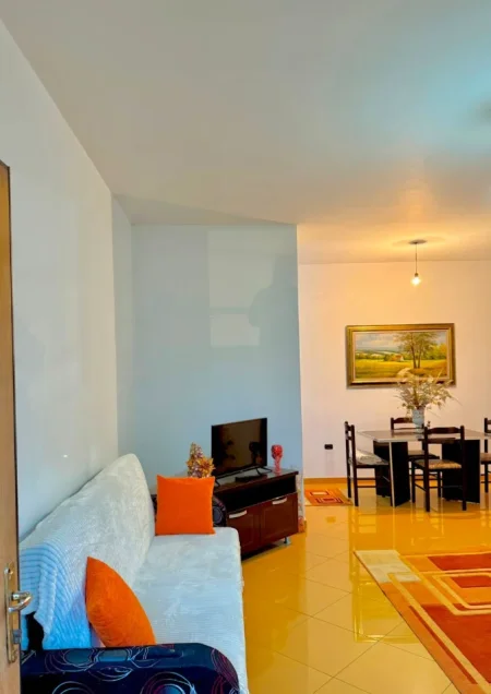 🏡 JEPET ME QERA APARTAMENT 1+1 NE 21 DHJETOR (PRANË KOMPLEKSIT MAGNET),  450 Euro