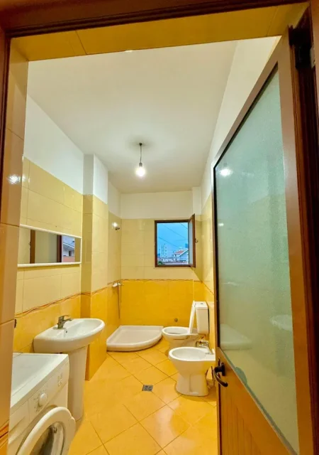 🏡 JEPET ME QERA APARTAMENT 1+1 NE 21 DHJETOR (PRANË KOMPLEKSIT MAGNET),  450 Euro