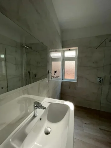 Tirane, jepet me qera apartament 1+1 Kati 4, 60 m² 500 € (RRUGA E KAVAJES)