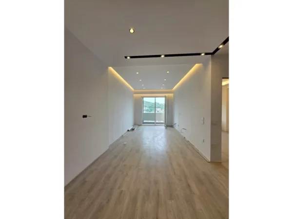 Tirane, jepet me qera apartament 1+1+Ballkon Kati 12, 72 m² 600 € (Kompleksi Golden Park)