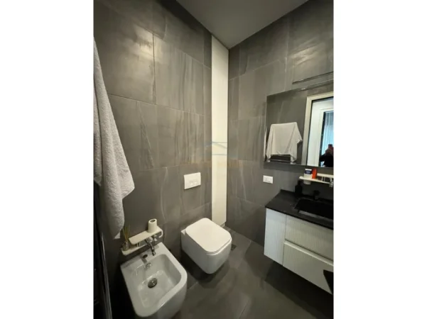 Tirane, jepet me qera apartament 2+1+Aneks+Ballkon Kati 5, 100 m² 1.400 € (Deliorgji)