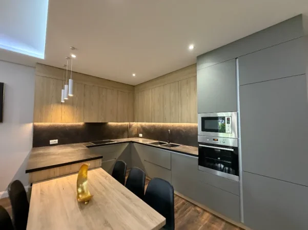 Tirane, jepet me qera Vile 3 Katshe , 221 m² 3.000 € (Liqeni Farkes)