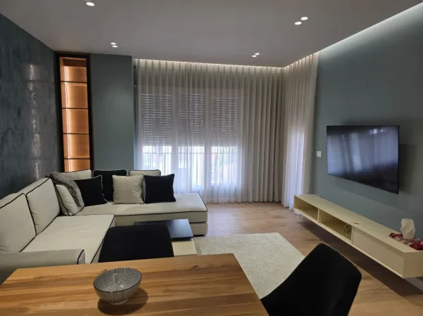 Tirane, jepet me qera apartament 1+1+Ballkon Kati 2, 68 m² 720 € (Rruga Qemal Stafa)