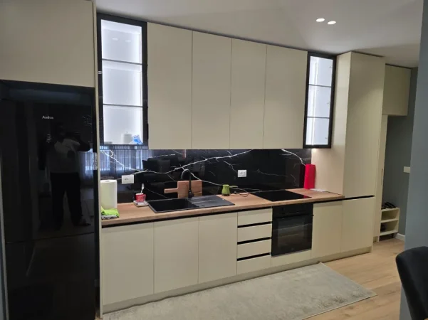 Tirane, jepet me qera apartament 1+1+Ballkon Kati 2, 68 m² 720 € (Rruga Qemal Stafa)