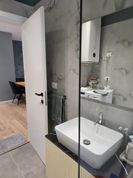 Tirane, jepet me qera apartament 1+1+Ballkon Kati 2, 68 m² 720 € (Rruga Qemal Stafa)