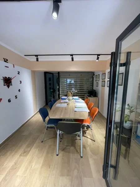 Tirane, shitet zyre Kati 0, 41 m² 105.000 € (Shkolla Pjeter Budi)