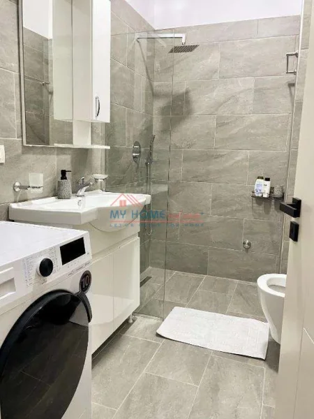 Shqiperi, jepet me qera apartament 1+1+Ballkon Kati 2, 67 m² 650 € (Zogu i Zi)