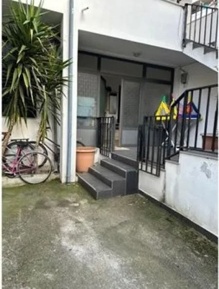 Shqiperi, jepet me qera apartament 1+1 , 65 m² 450 € (Siri Kodra)