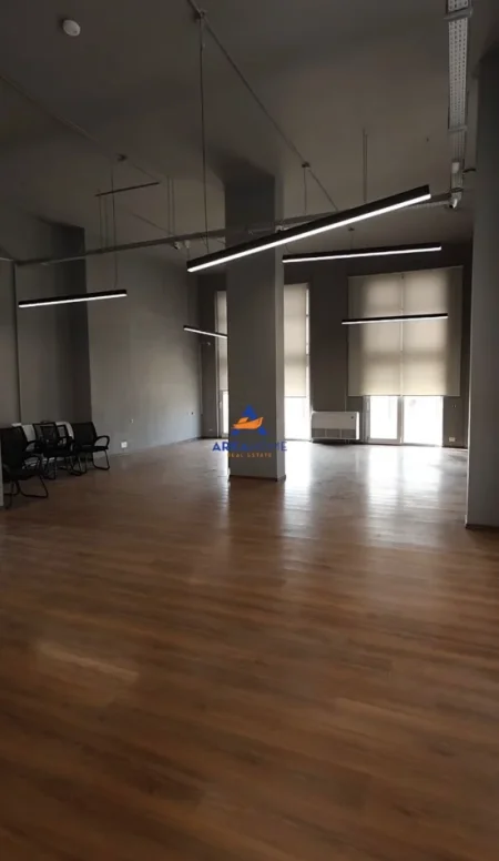 Tirane, jepet me qera zyre Kati 7, 399 m² 6.384 € 
