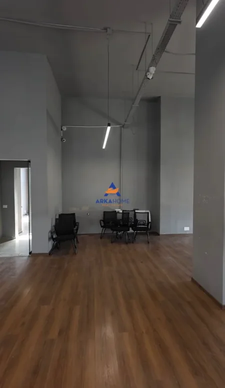 Tirane, jepet me qera zyre Kati 7, 399 m² 6.384 € 