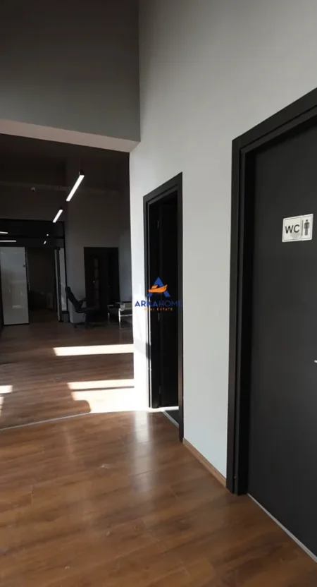 Tirane, jepet me qera zyre Kati 7, 399 m² 6.384 € 