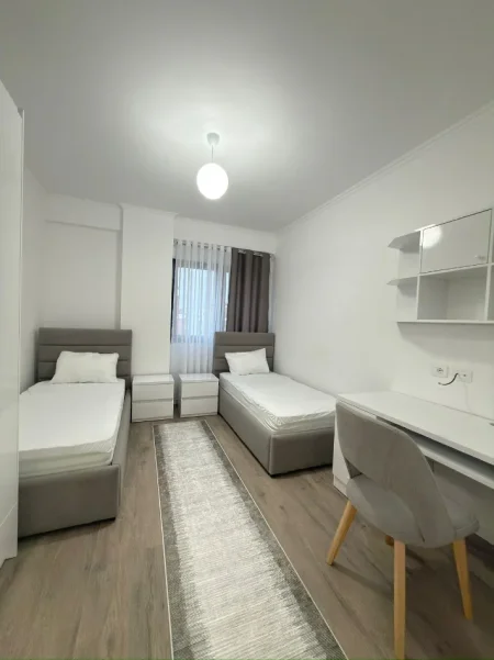 Tirane, jepet me qera apartament 2+1 Kati 5, 103 m² 670 € (Unaza e Re)