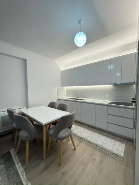 Tirane, jepet me qera apartament 2+1 Kati 5, 103 m² 670 € (Unaza e Re)
