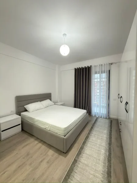 Tirane, jepet me qera apartament 2+1 Kati 5, 103 m² 670 € (Unaza e Re)