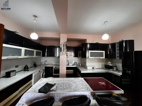 Tirane, jepet me qera apartament 2+1 Kati 7, 110 m² 600 € (Selvia)