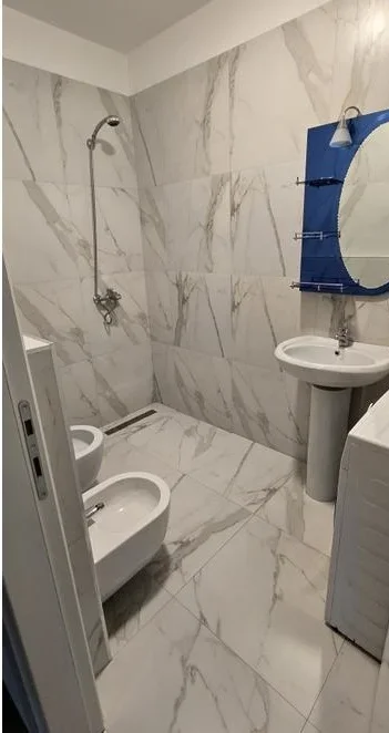Tirane, jepet me qera apartament 1+1 Kati 3, 65 m² 500 € (Fusha Aviacionit)