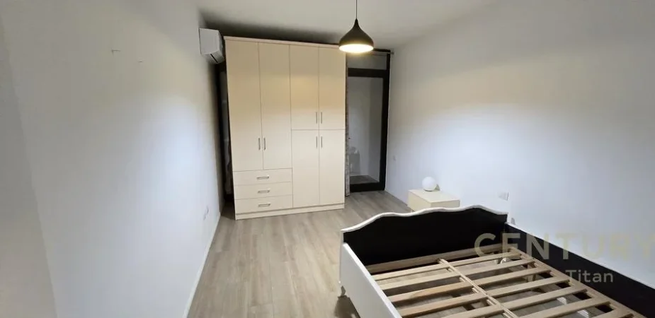 Tirane, jepet me qera apartament 1+1 Kati 3, 65 m² 500 € (Fusha Aviacionit)