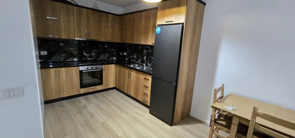Tirane, jepet me qera apartament 1+1 Kati 3, 65 m² 500 € (Fusha Aviacionit)