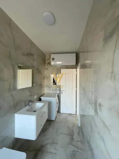 Tirane, jepet me qera apartament 1+1+Ballkon Kati 4, 60 m² 550 € (RRUGA E KAVAJES)