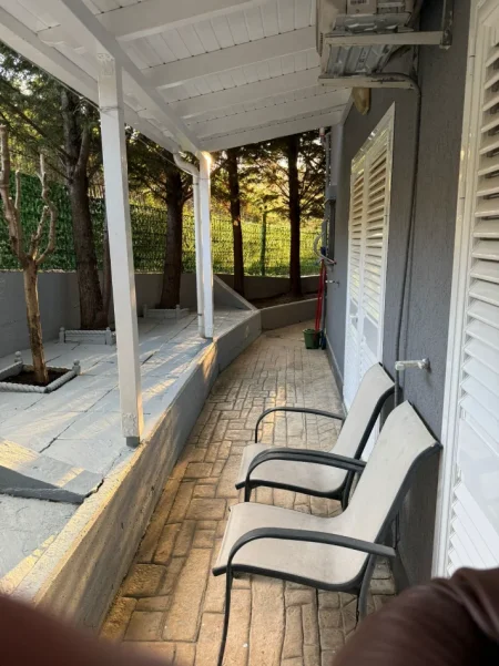 Tirane, jepet me qera apartament 2+1 Kati 0, 140 m² 750 € (Liqeni i Thate)