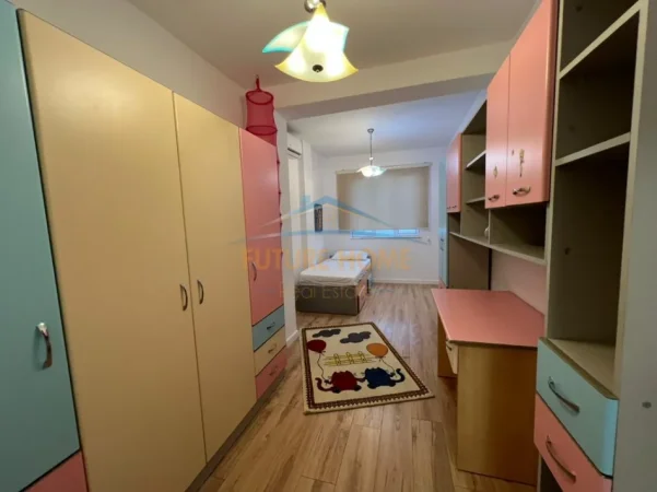 Tirane, jepet me qera apartament 2+1 Kati 5, 600 € (Rruga e Durresit)