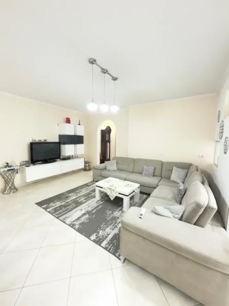 Tirane, shitet apartament 2+1 Kati 5, 126 m² 260.000 € (Liqeni i Thate)