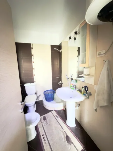 Tirane, shitet apartament 2+1 Kati 5, 126 m² 260.000 € (Liqeni i Thate)