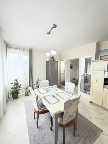 Tirane, shitet apartament 2+1 Kati 5, 126 m² 260.000 € (Liqeni i Thate)