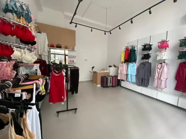 Tirane, jepet me qera dyqan Kati 1, 36 m² 600 € (DON BOSKO)