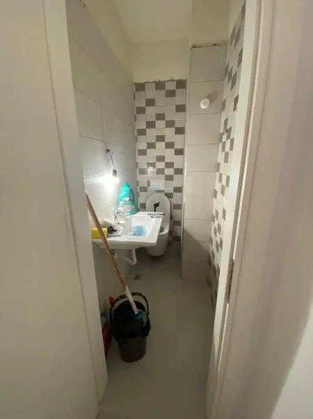 Tirane, jepet me qera dyqan Kati 1, 36 m² 600 € (DON BOSKO)