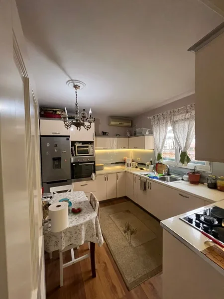 Shqiperi, shitet apartament 2+1 Kati 4, 105 m² 284.000 € (Rruga e Kavajes)