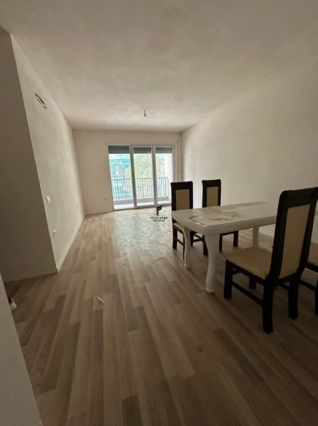 Tirane, jepet me qera zyre Kati 1, 100 m² 600 € (DON BOSKO)