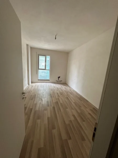 Tirane, jepet me qera zyre Kati 1, 100 m² 600 € (DON BOSKO)