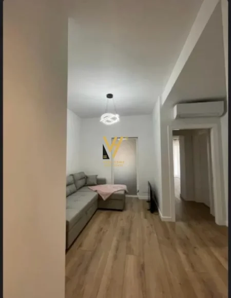 Tirane, jepet me qera apartament 1+1+Ballkon Kati 4, 60 m² 500 € (RRUGA E KAVAJES)