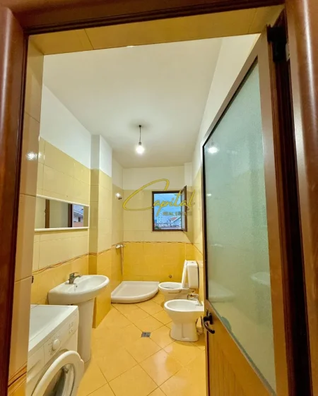 Tirane, jepet me qera apartament 1+1 Kati 3, 80 m² 450 € (21 DHJETORI)