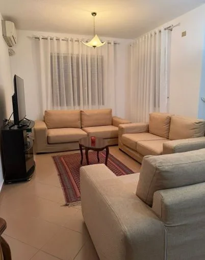 Tirane, jepet me qera apartament 2+1 Kati 7, 85 m² 700 € (Komuna e Parisit)