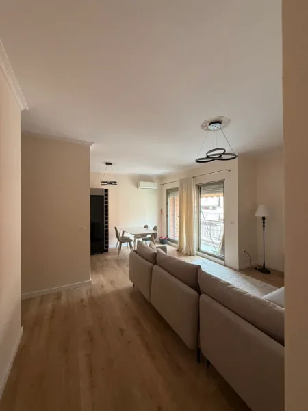 Tirane, jepet me qera apartament 2+1+Ballkon , 90 m² 1.050 € (Kompleksi Delijorgji)