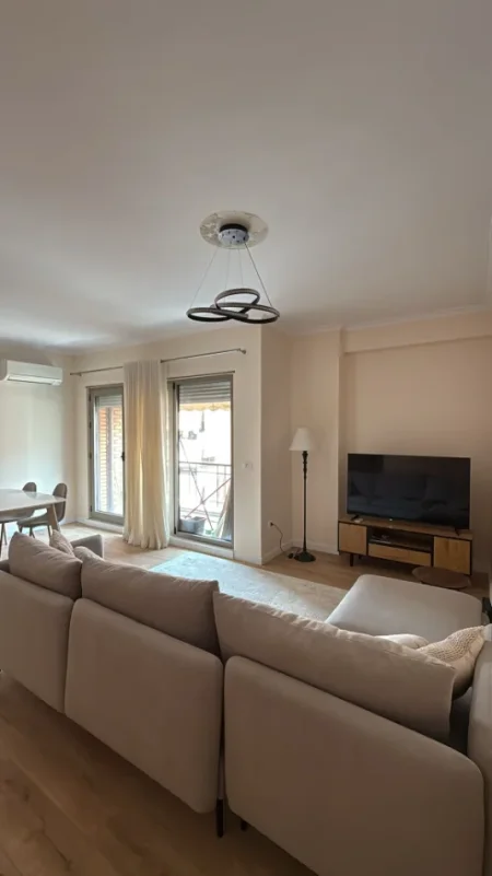 Tirane, jepet me qera apartament 2+1+Ballkon , 90 m² 1.050 € (Kompleksi Delijorgji)