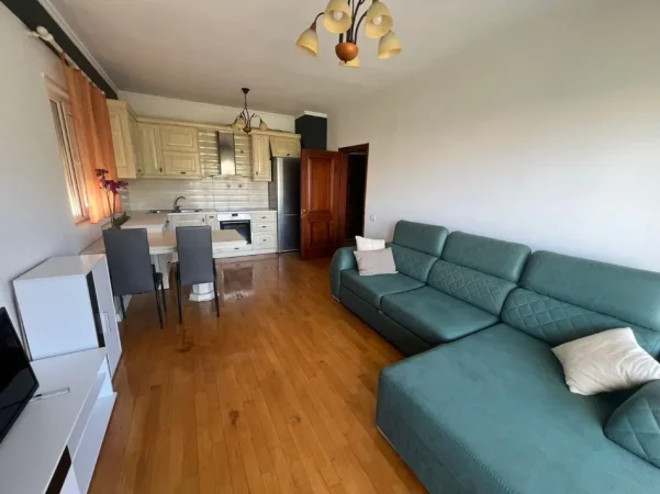 Tirane, jepet me qera apartament 1+1 , 65 m² 500 € 