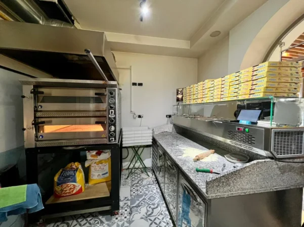 Tirane, shitet bar-resorant Kati 0, 150 m² (Bulevardi bajram curri)