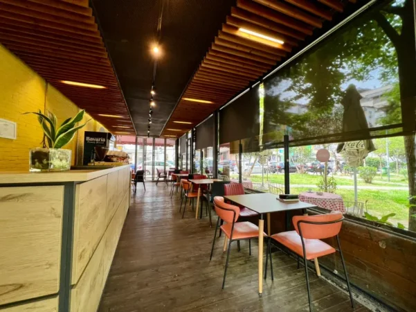 Tirane, shitet bar-resorant Kati 0, 150 m² (Bulevardi bajram curri)