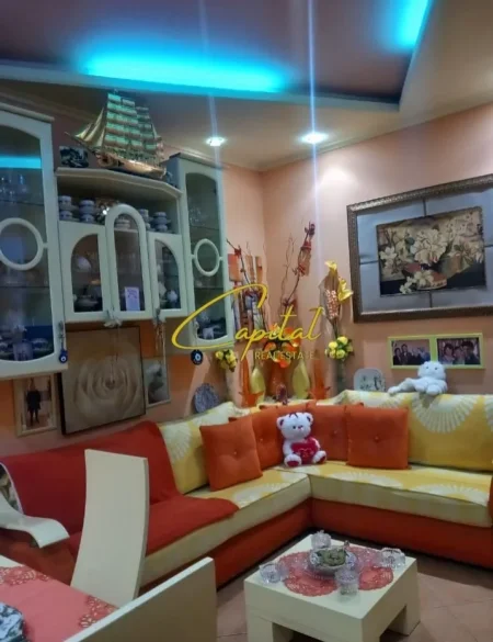 Tirane, jepet me qera apartament 1+1 Kati 4, 45 m² 500 € (ISH BLLOKU)