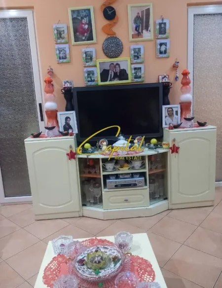 Tirane, jepet me qera apartament 1+1 Kati 4, 45 m² 500 € (ISH BLLOKU)