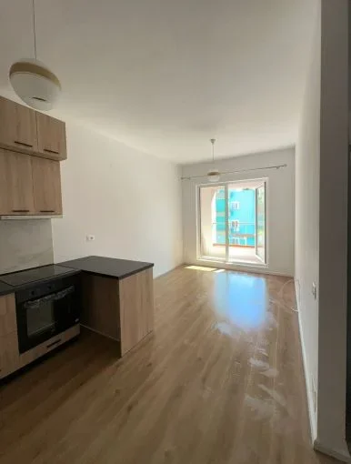 Tirane, jepet me qera zyre Kati 5, 50 m² 350 € (Rruga Ali demi)