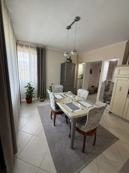 Tirane, shitet apartament 2+1+Ballkon Kati 5, 126 m² 250.000 € (Liqeni i Thate, Tirane)