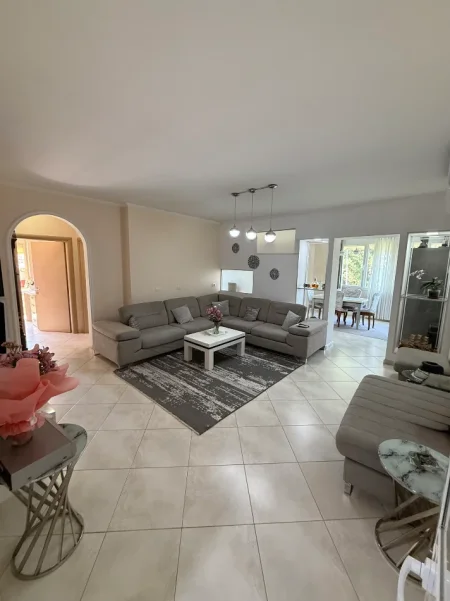 Tirane, shitet apartament 2+1+Ballkon Kati 5, 126 m² 250.000 € (Liqeni i Thate, Tirane)