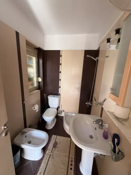 Tirane, shitet apartament 2+1+Ballkon Kati 5, 126 m² 250.000 € (Liqeni i Thate, Tirane)